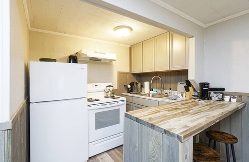 Elkins Cabina | Riverside Suite*HotTub*WiFi*Steps to the River