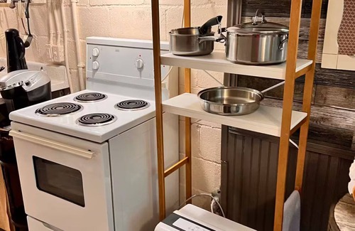 Bancroft Apartamento | Riverside suite on York River in town free parking