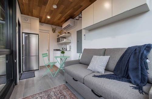 Rileyville Apartamento | Riverside Tiny Cabin w Hot Tub, Fire Pit, & Kayaks