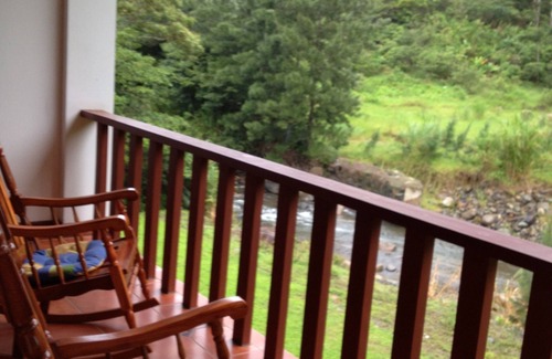 Orosi Condominio | Tranquilidad junto al río, vistas a la montaña, hotel Rio Perlas, spa y aguas termales.