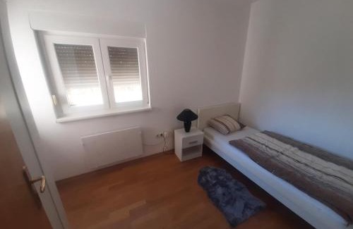 Duga Resa Casa | Riverside Vacation House Mrežnica