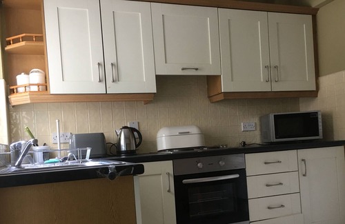 Enniskillen Apartamento | Riverside View is a Lovely 2 Bedroom Apartment and is a 5 Minute Walk to Town