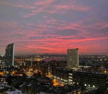 Evelyn Apartamento | Riverview Amazing 2Bed 2Bath Apt wParking Sleeps 6 Comfortably
