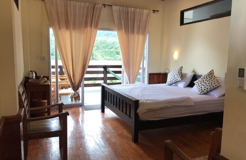 Muang Ngoi Neua Hotel | Riverview Bungalows & GH