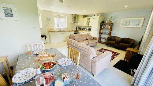 Dittisham Casa | Riverview - Family river retreat a short walk from the quay