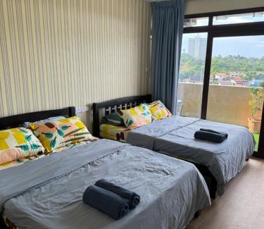 Kampung Surabaya Apartamento | Riverview Home @Waterfront KCH