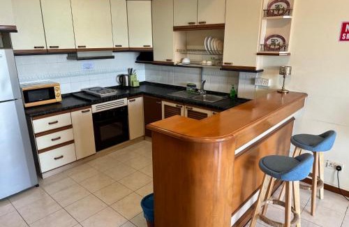 Kampung Surabaya Apartamento | Riverview Home @Waterfront KCH