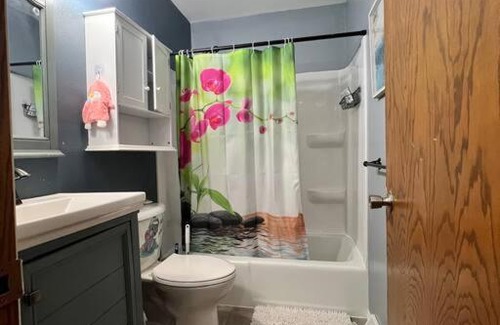 Eau Claire Casa | Riverview oasis