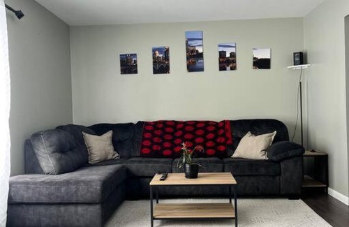 Eau Claire Casa | Riverview oasis