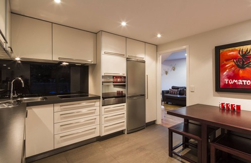Arthur's Point Casa | Riverview Retreat