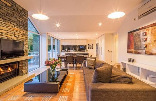 Arthur's Point Casa | Riverview Retreat