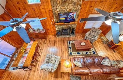Grassy Creek Cabina | RiverView Ridge: 5 BR, 3 BA Cabin or Bungalow in Piney Creek, Sleeps 10