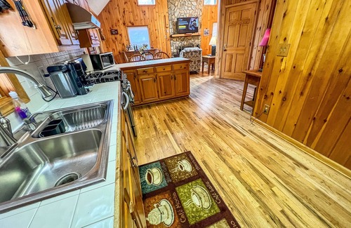 Grassy Creek Cabina | RiverView Ridge: 5 BR, 3 BA Cabin or Bungalow in Piney Creek, Sleeps 10
