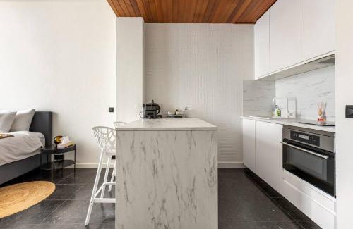 Sint-Andries Apartamento | Riverview Studio in Historical Heart of Antwerp