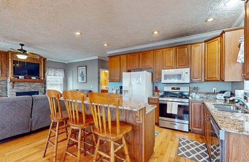 Shallotte Casa | Riverview Wonders | Waterfront house in Shallotte with balcony & river views
