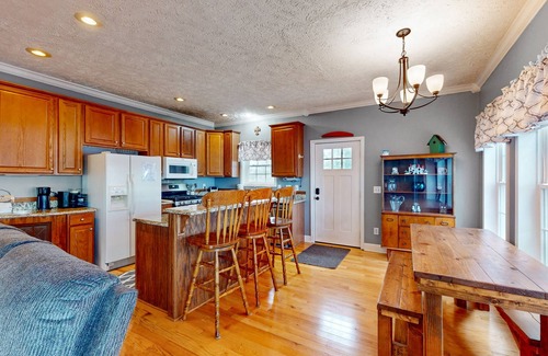 Shallotte Casa | Riverview Wonders | Waterfront house in Shallotte with balcony & river views