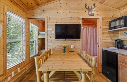 Kernville Cabina | Riverwalk Cabin at KRS Campground (Cabin 21)