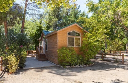 Kernville Cabina | Riverwalk Cabin at KRS Campground (Cabin 21)