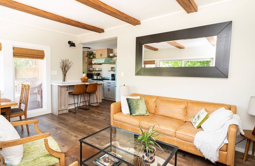 Monte Rio Casa | Riverwood Cottage - Riverfront con jacuzzi, playa, isla (Ofertas de último minuto)