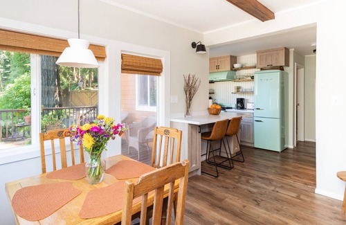 Monte Rio Casa | Riverwood Cottage - Riverfront con jacuzzi, playa, isla (Ofertas de último minuto)