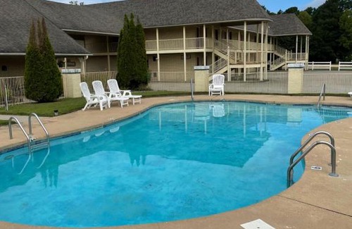 Glenwood Hotel | Riverwood Inn