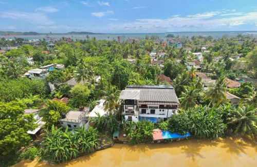 Pelena Hotel | Riverwood villa