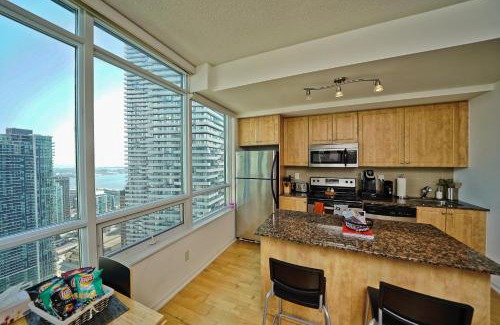 Downtown Toronto Apartamento | RivetStays - The Bremner I