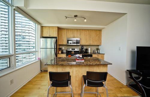 Downtown Toronto Apartamento | RivetStays - The Bremner I