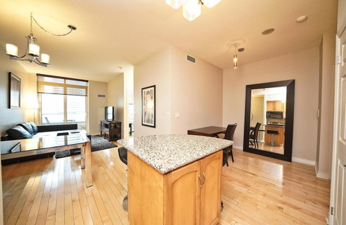 Toronto Entertainment District Apartamento | RivetStays - The Icon