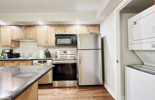 Toronto Entertainment District Apartamento | RivetStays - The Icon