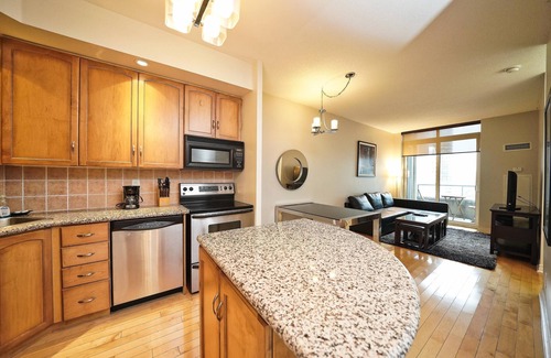 Toronto Entertainment District Apartamento | RivetStays - The Icon