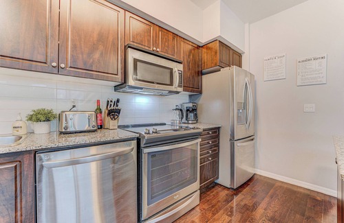 Downtown Toronto Apartamento | RivetStays - The Peter Suites