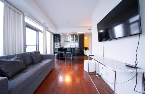 Downtown Toronto Apartamento | RivetStays - The Peter Suites