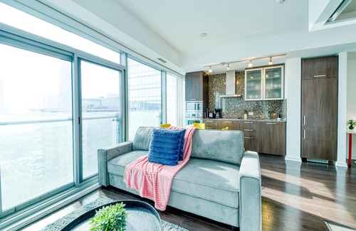 Toronto Entertainment District Apartamento | RivetStays - The York