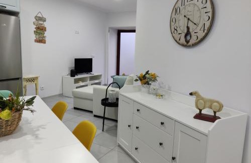 Praia da Vitoria Apartamento | Riviera Beach AL