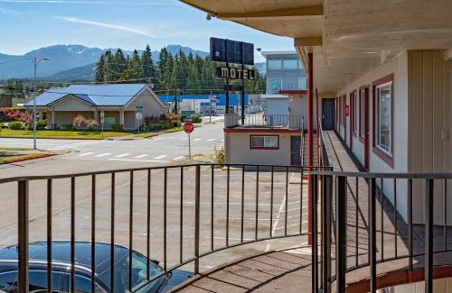 Port Angeles Hotel | Riviera Inn