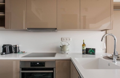 Vouliagmeni Apartamento | Riviera Luxury Penthouse by the Beach
