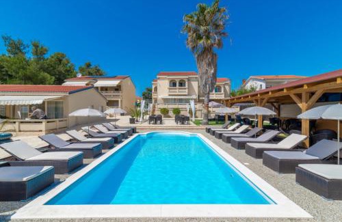 Vir Apartamento | Riviera Resort Vir