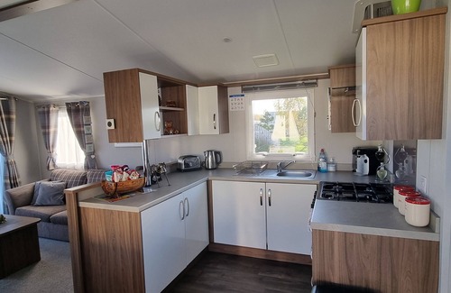 Tattershall Casa | RJ Summer Breeze