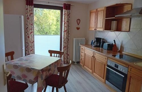 Waldkappel Apartamento | RJS Lambach GbR, Ferienwohnung am Dorfplatz