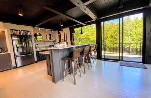 Whitefield Casa | RL Breathtaking views, private mountain retreat. Hot Tub, Dog Friendly, 4WD recommended!