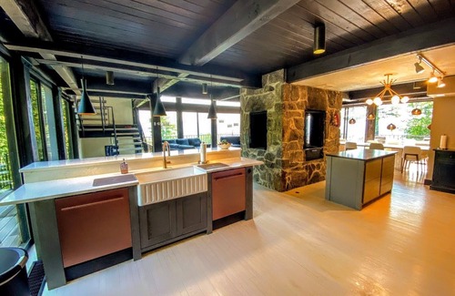 Whitefield Casa | RL Breathtaking views, private mountain retreat. Hot Tub, Dog Friendly, 4WD recommended!
