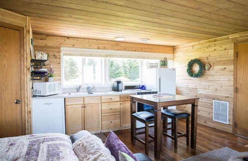 Sequim Cabaña | Rm 4 Sequim lavender · 4-Water View-Beach access-Sequim's Lavender Room