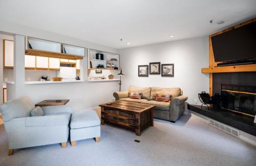 Moose Wilson Road Apartamento | RMR: Balsam Lodge B4 Condo in The AspensWilson WY