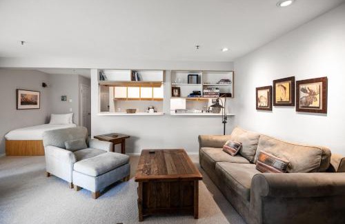 Moose Wilson Road Apartamento | RMR: Balsam Lodge B4 Condo in The AspensWilson WY