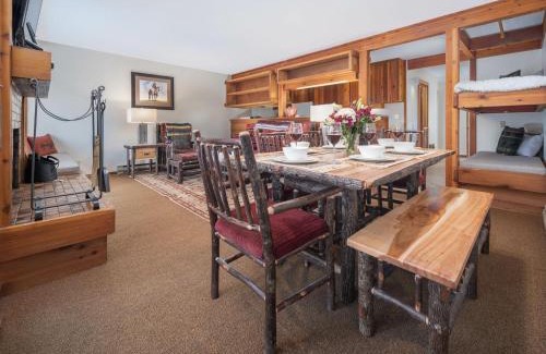 Moose Wilson Road Apartamento | RMR: Chokeberry 3813 Condo in The Aspens