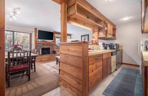 Moose Wilson Road Apartamento | RMR: Chokeberry 3813 Condo in The Aspens