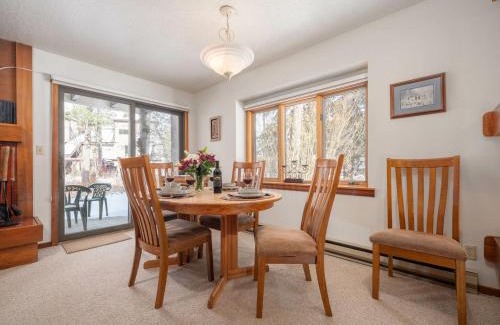Moose Wilson Road Apartamento | RMR: Chokeberry 3814 Condo in The Aspens