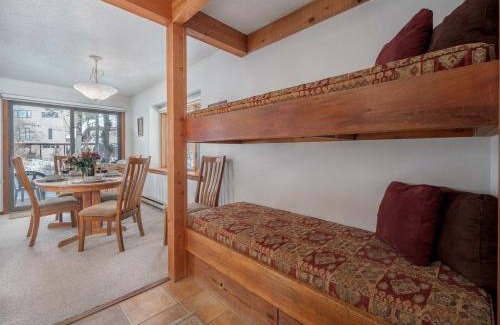 Moose Wilson Road Apartamento | RMR: Chokeberry 3814 Condo in The Aspens
