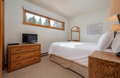 Moose Wilson Road Apartamento | RMR: Chokeberry 3814 Condo in The Aspens